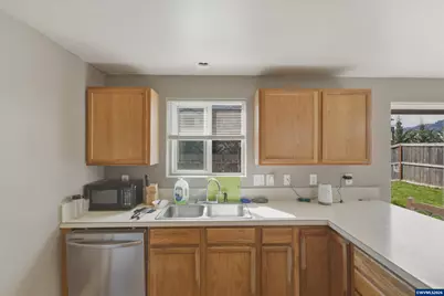 1298 Kees St, Lebanon, OR 97355 - Photo 13