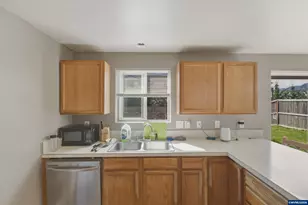 1298 Kees St, Lebanon, OR 97355 - Photo 13