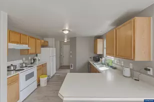 1298 Kees St, Lebanon, OR 97355 - Photo 11