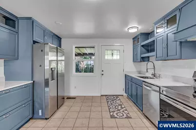 180 Woodcrest Ct, Woodburn, OR 97071 - Photo 9