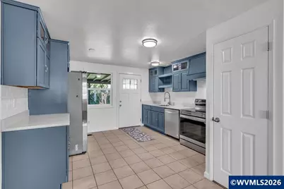 180 Woodcrest Ct, Woodburn, OR 97071 - Photo 7