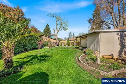 180 Woodcrest Ct, Woodburn, OR 97071 - Photo 25