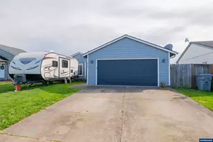 1066 Kees St, Lebanon, OR 97355 - Photo 1
