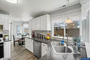 2835 Bridlewood Lp SE, Albany, OR 97322 - Photo 9