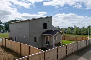 213 NW Royal Ave, Dallas, OR 97338 - Photo 37