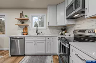 790 Hansen Dr S, Salem, OR 97302 - Photo 17