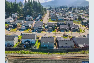 4680 Glacier Meadows Lp, Springfield, OR 97478 - Photo 9