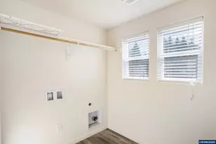 4680 Glacier Mdws Lp, Springfield, OR 97478 - Photo 35