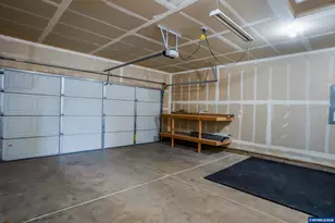 4680 Glacier Mdws Lp, Springfield, OR 97478 - Photo 33