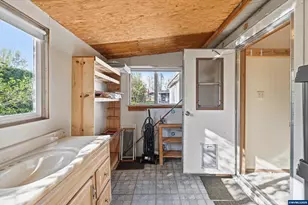 450 SE Lacreole Dr, Dallas, OR 97338 - Photo 29