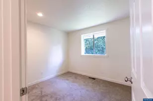 384 Lower Lavista Ct NW, Salem, OR 97304 - Photo 35