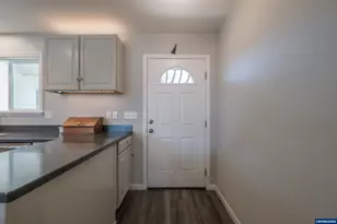 901 W Vine St, Lebanon, OR 97355 - Photo 3