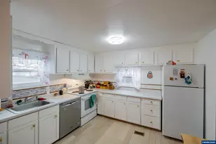 4882 Lancaster #124 Dr NE, Salem, OR 97305 - Photo 11