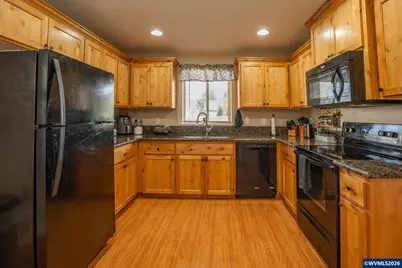 1944 37th Cir, Sweet Home, OR 97386 - Photo 3