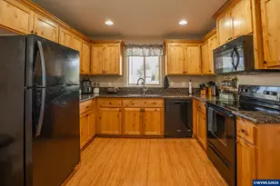 1944 37th Circle, Sweet Home, OR 97386 - Photo 3