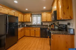 1944 37th Circle, Sweet Home, OR 97386 - Photo 9