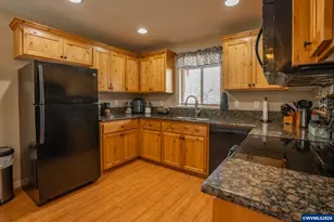 1944 37th Circle, Sweet Home, OR 97386 - Photo 7