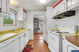 1418 Pine St NE, Silverton, OR 97381 - Photo 7