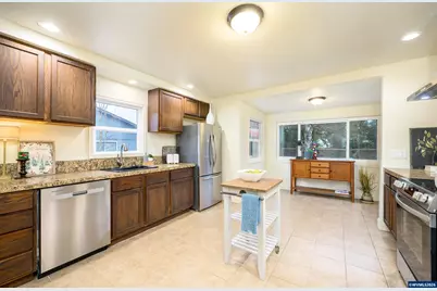 119 NE Kingwood Dr, McMinnville, OR 97128 - Photo 7