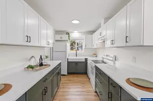 308 S 24th Av, Philomath, OR 97370 - Photo 9