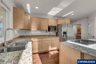 921 Hermanson St, Woodburn, OR 97071 - Photo 15