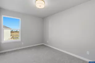 370 SE Shetterly Dr, Dallas, OR 97338 - Photo 13