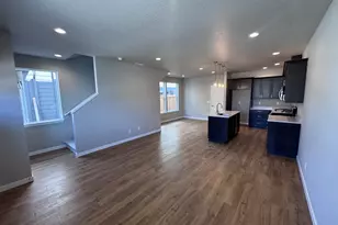370 SE Shetterly Dr, Dallas, OR 97338 - Photo 3