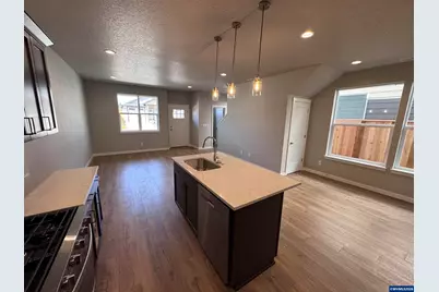 370 SE Shetterly Dr, Dallas, OR 97338 - Photo 5