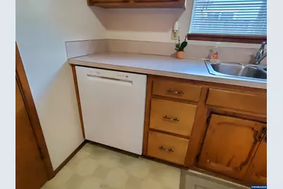 1975 Breakwood Cir SE, Albany, OR 97322 - Photo 11