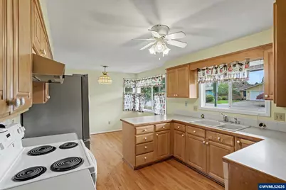 555 Sacre Ln N, Monmouth, OR 97361 - Photo 17
