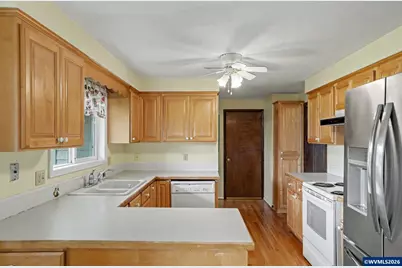 555 Sacre Ln N, Monmouth, OR 97361 - Photo 23