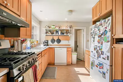 227 SW 7th St, Corvallis, OR 97333 - Photo 9