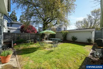 227 SW 7th St, Corvallis, OR 97333 - Photo 9
