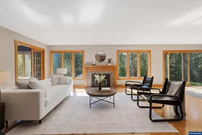 7025 SW Windemere Lp, Portland, OR 97225 - Photo 5