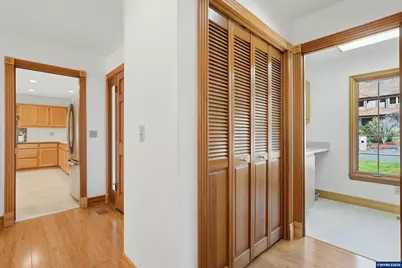 7025 SW Windemere Lp, Portland, OR 97225 - Photo 23