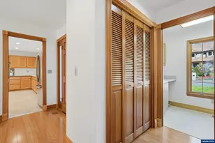 7025 SW Windemere Lp, Portland, OR 97225 - Photo 23