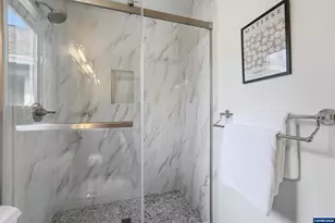 7025 SW Windemere Lp, Portland, OR 97225 - Photo 27