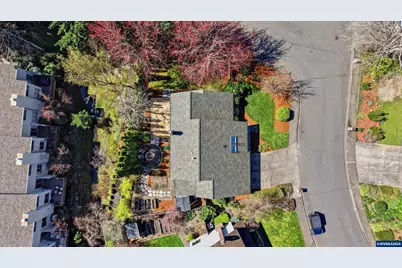 7025 SW Windemere Lp, Portland, OR 97225 - Photo 37