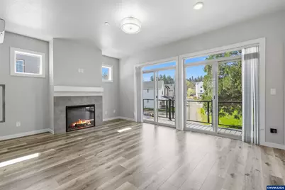 2042 Village Center Dr SE, Salem, OR 97302 - Photo 9