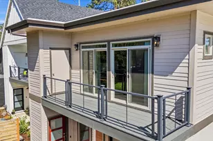 2042 Village Center Dr SE, Salem, OR 97302 - Photo 5