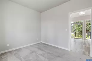 2042 Village Center Dr SE, Salem, OR 97302 - Photo 17
