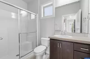 2042 Village Center Dr SE, Salem, OR 97302 - Photo 15