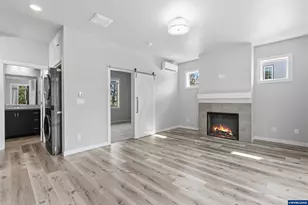 2042 Village Center Dr SE, Salem, OR 97302 - Photo 11