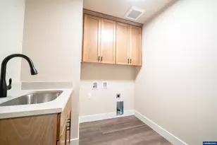 950 6th St, Lyons, OR 97358 - Photo 21