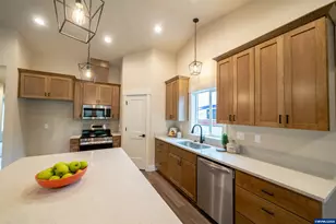 950 6th St, Lyons, OR 97358 - Photo 7