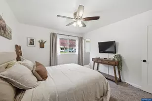 239 NE Azalea Dr, Corvallis, OR 97330 - Photo 15