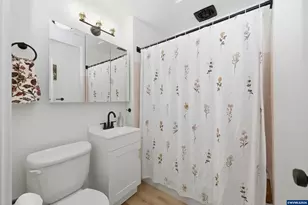 239 NE Azalea Dr, Corvallis, OR 97330 - Photo 23