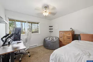 239 NE Azalea Dr, Corvallis, OR 97330 - Photo 21