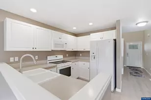 3191 SE Sternwheeler Dr, Corvallis, OR 97333 - Photo 9