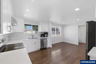 585 45th Pl NE, Salem, OR 97301 - Photo 9